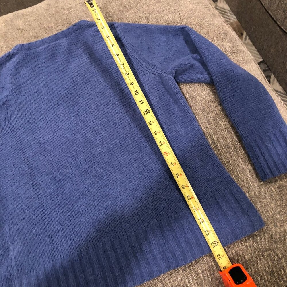 Heirloom Collectibles V-Neck Sweater, Size S - Picture 7 of 7
